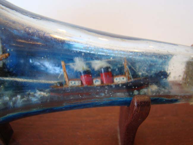 A fabulous late 19th or early 20th century Ship-in-a bottle diorama — image 3